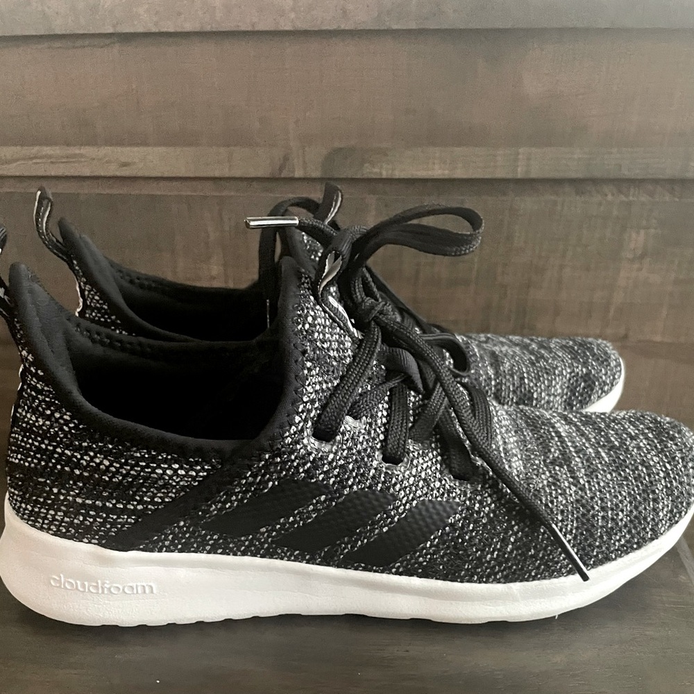 Womens size 6.5 Cloudfoam Pure
